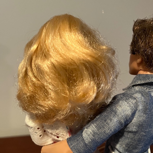 Barbie Doll 2009 Basics Collection 001, Model 06 - Picture 6 of 8